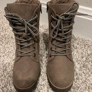 Combat boots